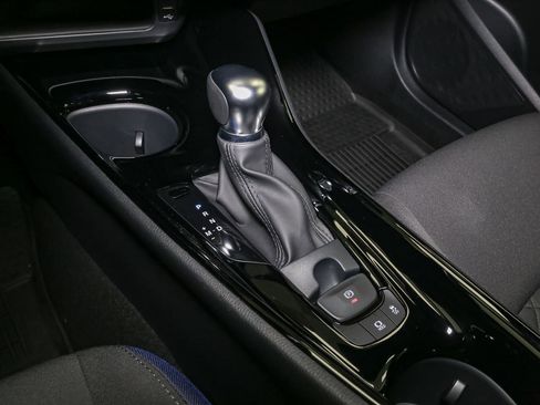 Used 2022 Toyota C-HR XLE image 30