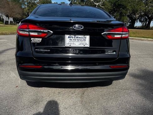 Used 2019 Ford Fusion SE FWD image 4