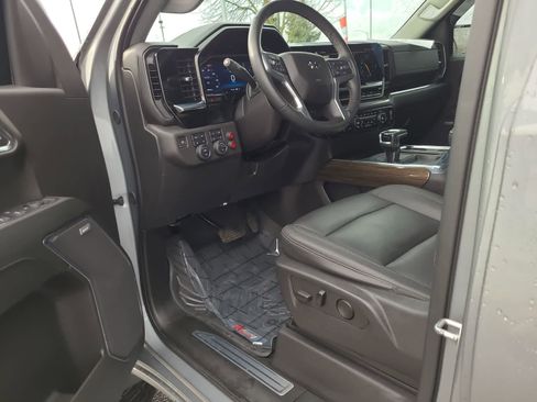 Used 2024 Chevrolet Silverado 1500 LT Trail Boss w/ Convenience Package II image 10