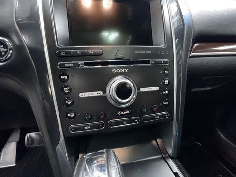 Used 2018 Ford Explorer Platinum AWD/4WD image 16