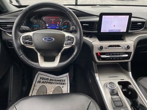 Used 2023 Ford Explorer XLT image 7