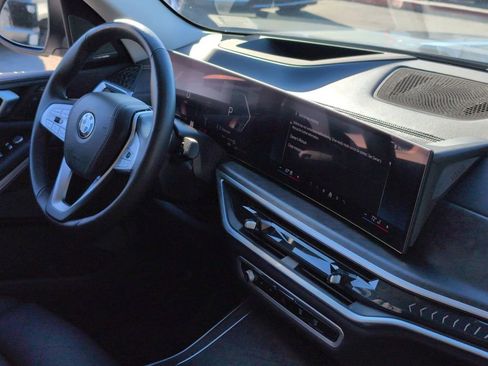 Used 2025 BMW X7 xDrive40i w/ Premium Package AWD/4WD image 33