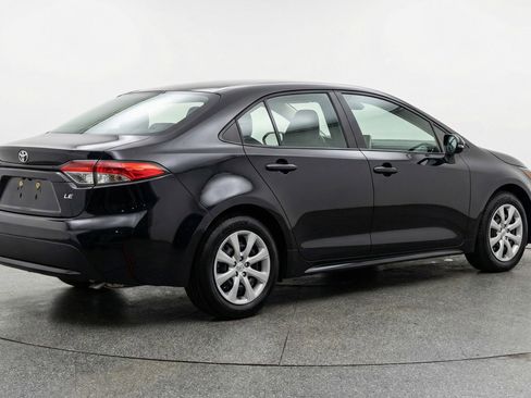 Used 2025 Toyota Corolla LE image 9