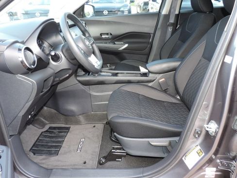 Used 2024 Nissan Kicks SV FWD image 19