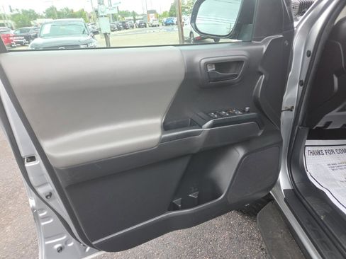 Used 2022 Toyota Tacoma SR image 12