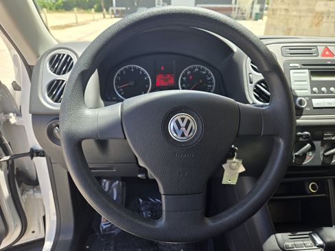 Used 2009 Volkswagen Tiguan S FWD image 12