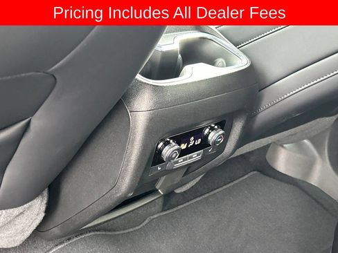 Used 2025 GMC Acadia Elevation w/ Elevation Premium Package FWD image 17