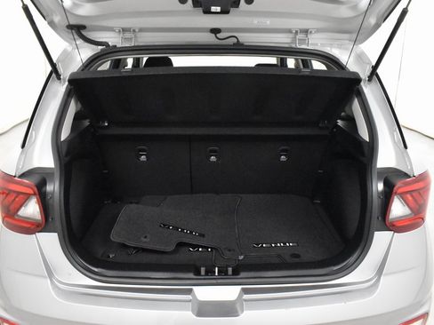 Used 2024 Hyundai Venue SEL image 11