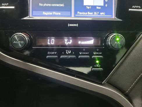 Used 2020 Toyota Camry SE FWD image 21