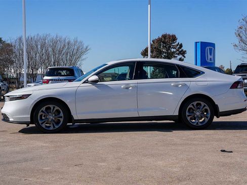 Certified 2023 Honda Accord EX image 3