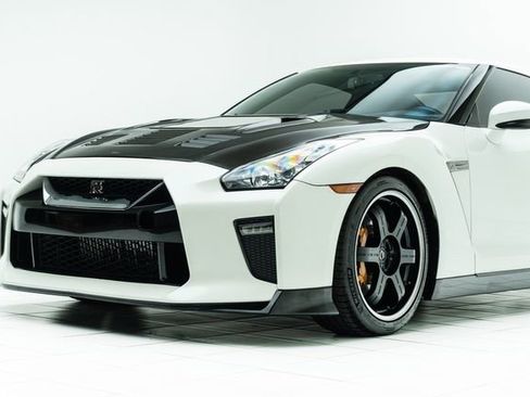 Used 2013 Nissan GT-R Black Edition image 10