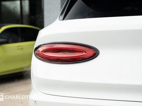 Used 2024 Bentley Bentayga image 14