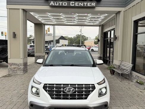 Used 2021 Hyundai Venue SEL w/ Premium Package image 50