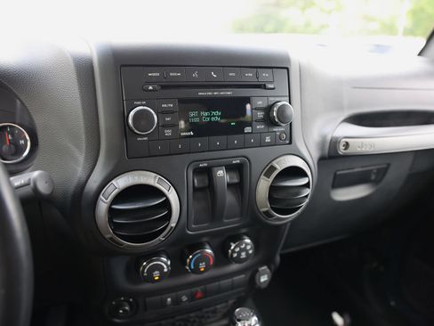 Used 2016 Jeep Wrangler Sport w/ Quick Order Package 24S AWD/4WD image 21