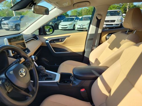 Certified 2025 Toyota RAV4 LE image 21