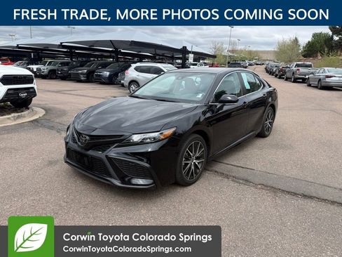 Used 2023 Toyota Camry SE FWD image 3