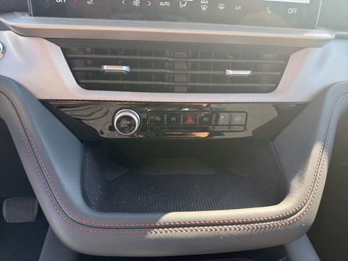 Used 2025 Ford Explorer Active image 9