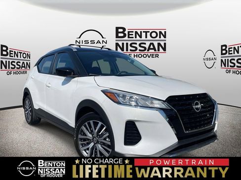 Used 2023 Nissan Kicks SV FWD image 1