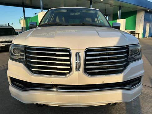 Used 2017 Lincoln Navigator Select image 9