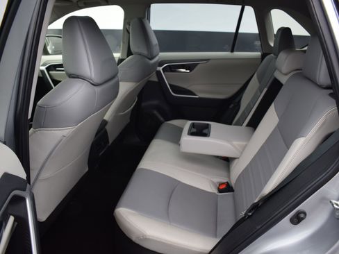 Used 2022 Toyota RAV4 XLE Premium image 13