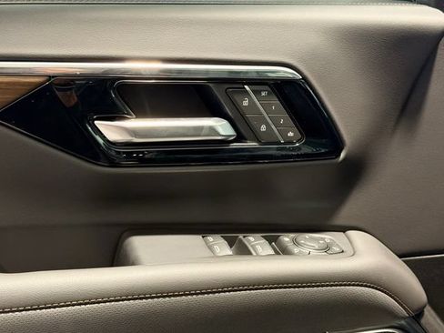 New 2026 Chevrolet Tahoe High Country AWD/4WD image 17