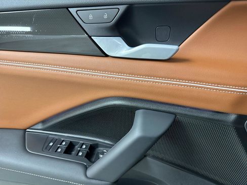 New 2026 Volkswagen Tiguan SEL R-Line AWD/4WD image 10
