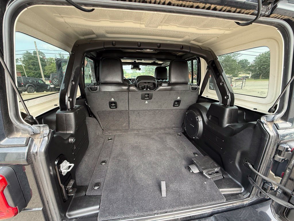 Used 2021 Jeep Wrangler Unlimited Sahara AWD/4WD image 26