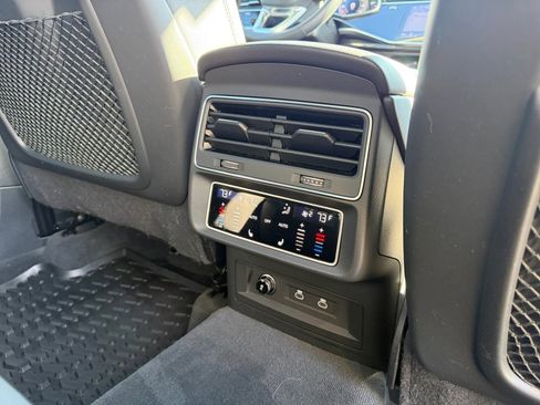 Certified 2024 Audi Q7 3.0T Prestige image 29