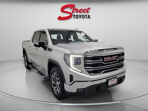 Used 2022 GMC Sierra 1500 SLT w/ SLT Premium Plus Package AWD/4WD image 5