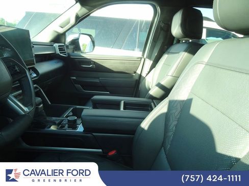 Used 2025 Toyota Tundra SR5 w/ SR5 Premium Package AWD/4WD image 7