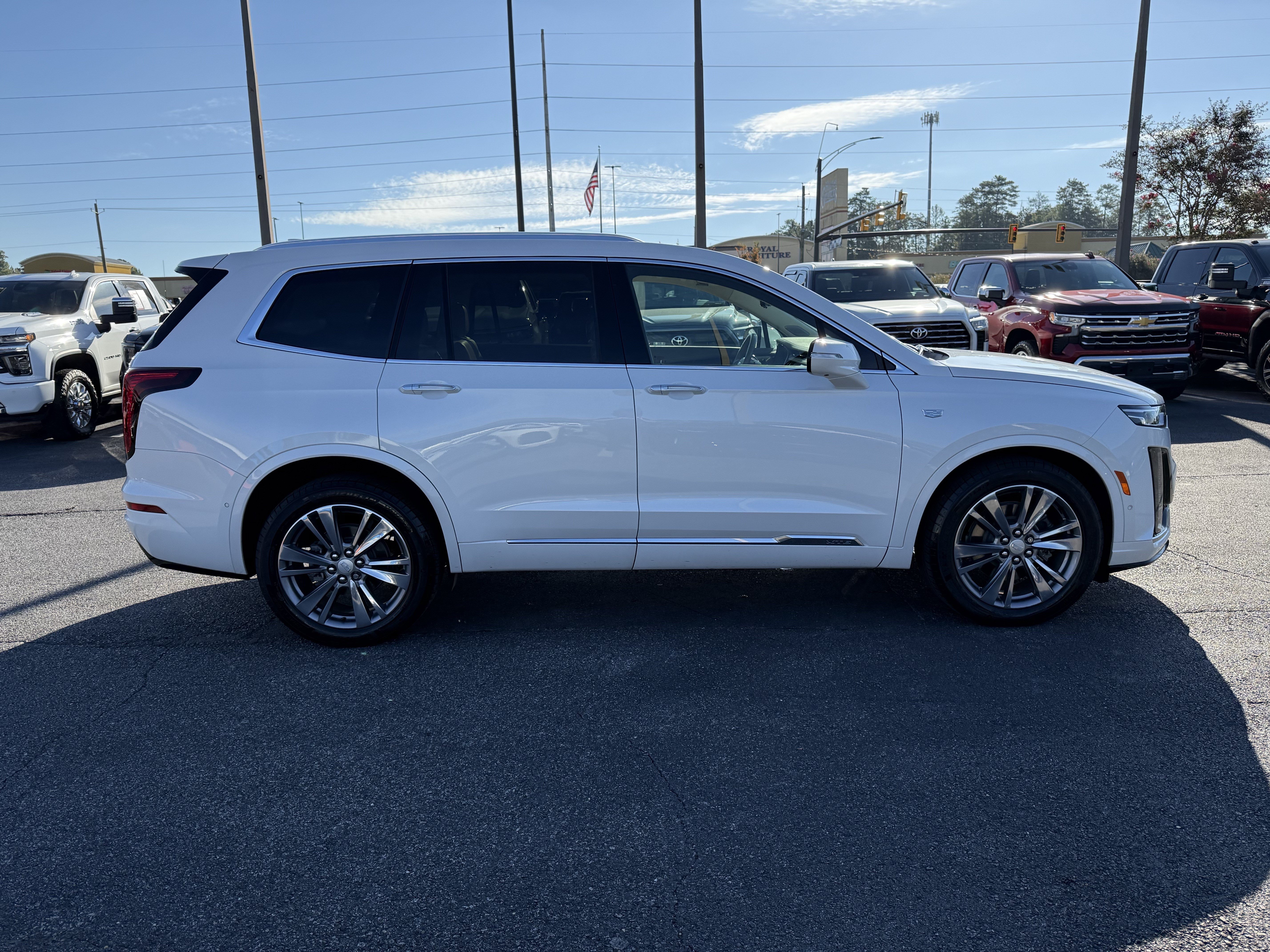 Used 2025 Cadillac XT6 Premium Luxury w/ Technology Package FWD image 11