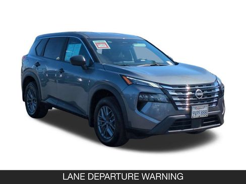 Used 2026 Nissan Rogue S FWD image 2