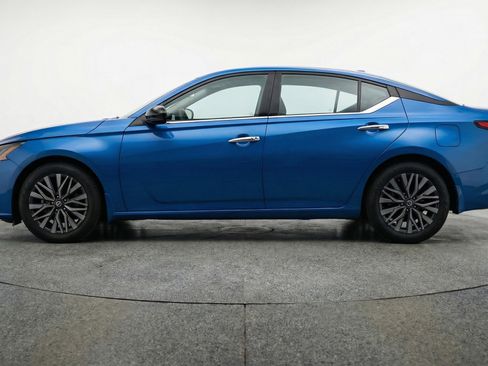 Used 2025 Nissan Altima 2.5 SV image 5