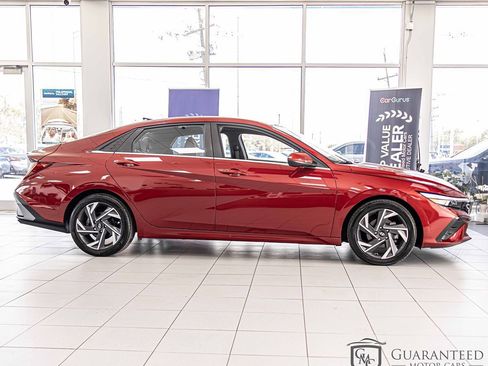 Used 2024 Hyundai Elantra SEL w/ Convenience Package FWD image 9