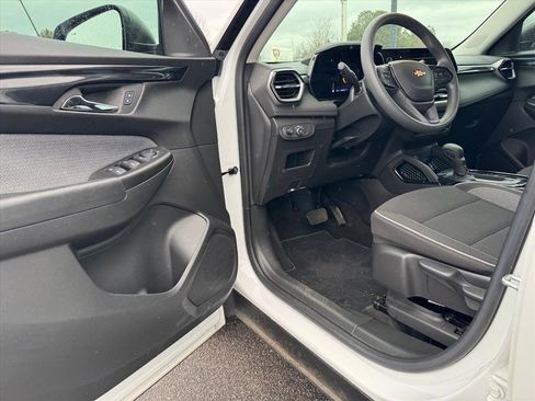 Used 2024 Chevrolet TrailBlazer LS w/ LS Convenience Package image 12