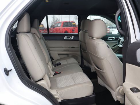 Used 2015 Ford Explorer XLT AWD/4WD image 26