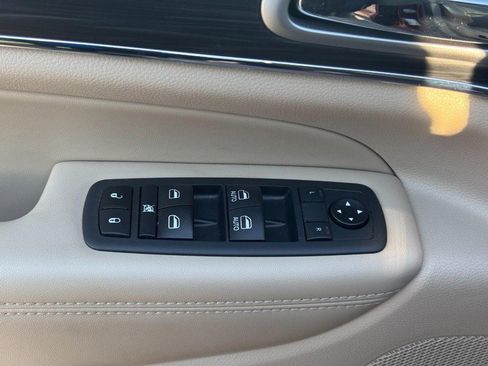 Used 2020 Jeep Grand Cherokee Limited image 16