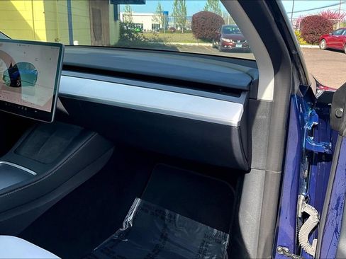Used 2023 Tesla Model Y Long Range AWD/4WD image 19