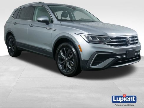 Used 2023 Volkswagen Tiguan SE w/ Panoramic Sunroof Package AWD/4WD image 1