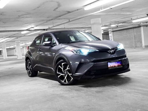 Used 2018 Toyota C-HR XLE image 4