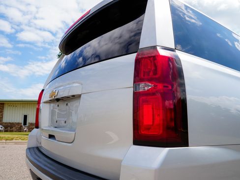 Used 2019 Chevrolet Suburban LT AWD/4WD image 34