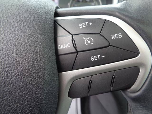 Used 2017 Jeep Cherokee Limited AWD/4WD image 37