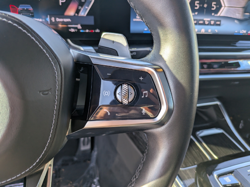Used 2023 BMW 740i RWD image 25