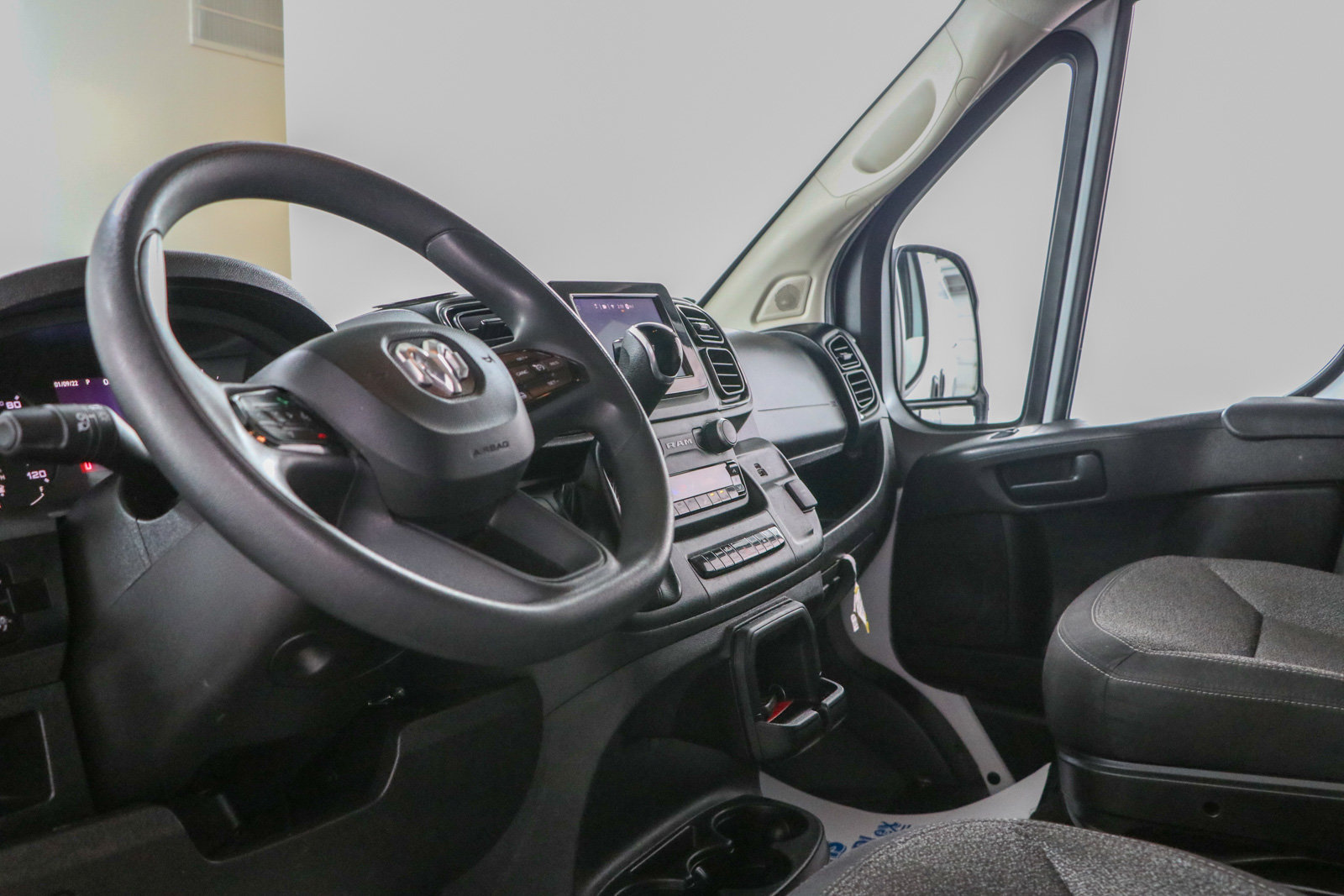 Used 2025 RAM ProMaster 2500 w/ Convenience Group FWD image 22