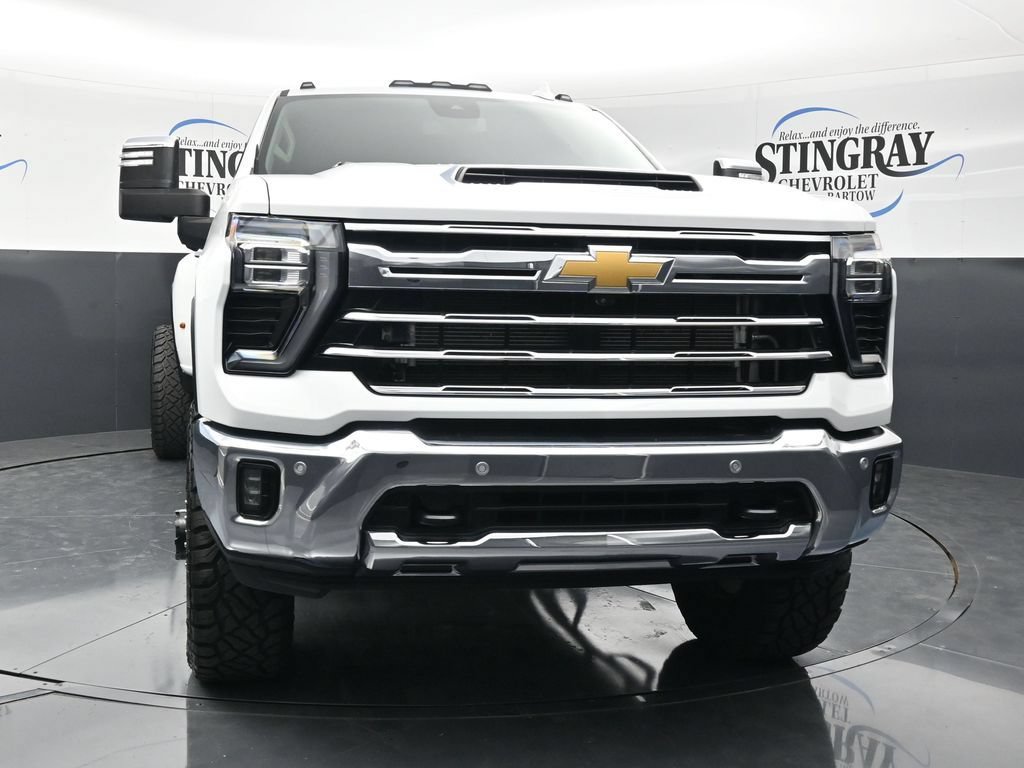 Used 2025 Chevrolet Silverado 3500 LTZ w/ LTZ Plus Package AWD/4WD image 2