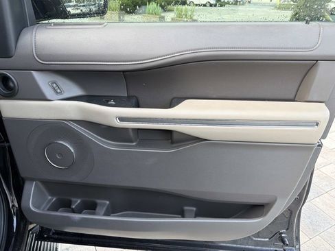 Used 2019 Ford Expedition XLT w/ Equipment Group 202A RWD image 17