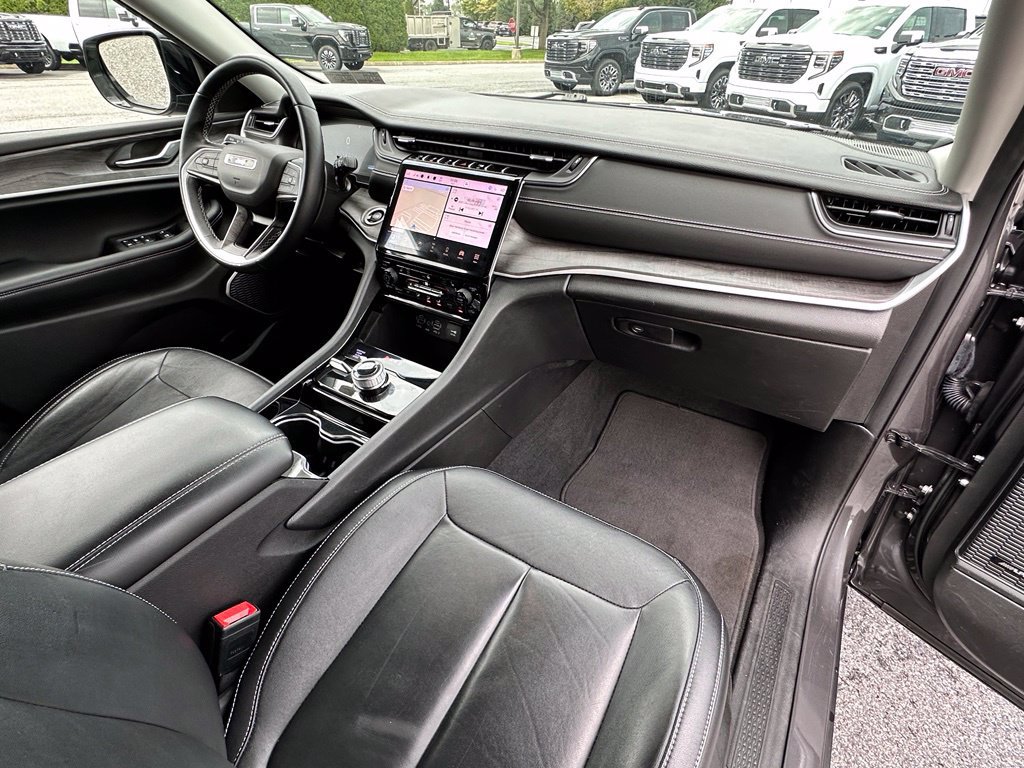 Used 2022 Jeep Grand Cherokee L Limited AWD/4WD image 14