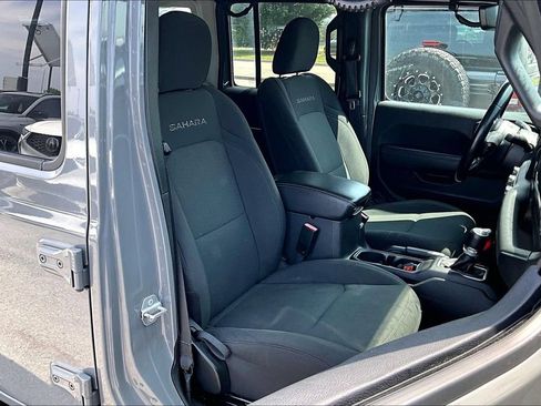 Used 2022 Jeep Wrangler Unlimited Sahara AWD/4WD image 9