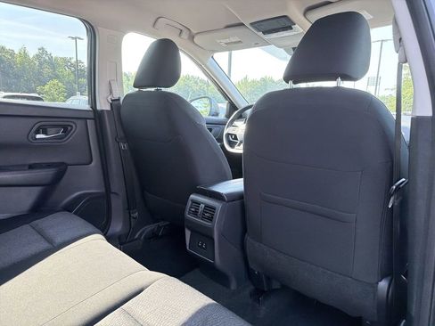 Used 2025 Nissan Rogue SV FWD image 17