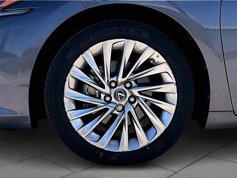 Used 2020 Lexus ES 300h w/ Accessory Package image 11